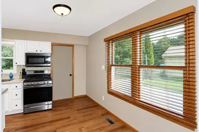 2302 Manor Lane, McHenry, IL 60051 - Photo 13