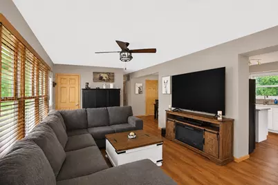 2302 Manor Lane, McHenry, IL 60051 - Photo 5