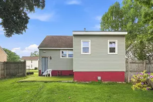 1306 13th Ave, Sterling, IL 60181 - Photo 3