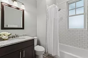 1031 W Bryn Mawr Ave, Chicago, IL 60626 - Photo 17