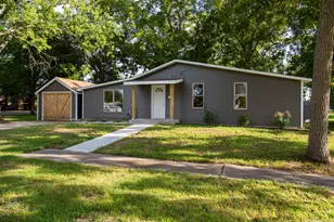 117 Clark St, Chenoa, IL 61726 - Photo 3