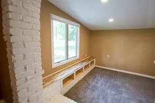 117 Clark St, Chenoa, IL 61726 - Photo 9