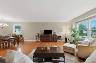 132 W King Arthur Ct, Palatine, IL 60067 - Photo 7