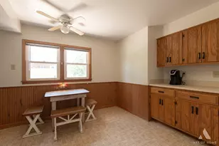 220 E 15th St, Lockport, IL 60441 - Photo 9