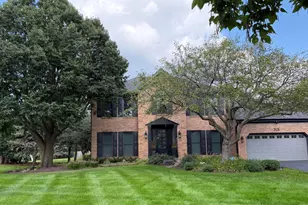 701 W Fairway View Dr, Algonquin, IL 60102 - Photo 1