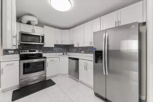 2000 St Regis Dr, Lombard, IL 60148 - Photo 11