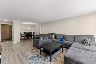 2000 St Regis Dr, Lombard, IL 60148 - Photo 13
