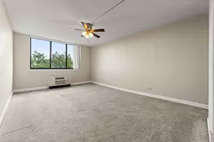 2000 St Regis Dr, Lombard, IL 60148 - Photo 7