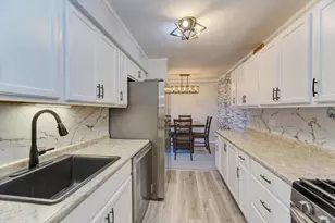 1475 Rebecca Dr, Hoffman Estates, IL 60169 - Photo 7