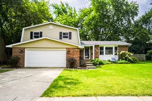 1031 Shari Ln, Libertyville, IL 60048 - Photo 1