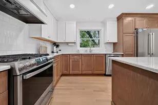 1031 Shari Ln, Libertyville, IL 60048 - Photo 7