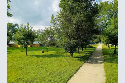 290 Woodbridge Road, Des Plaines, IL 60016 - Photo 1