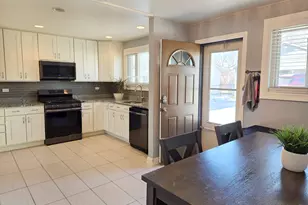 980 W Grant Dr, Des Plaines, IL 60016 - Photo 11