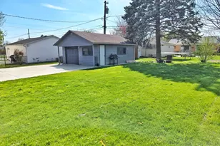980 W Grant Dr, Des Plaines, IL 60016 - Photo 23