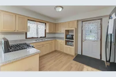 22812 Wentworth Avenue, Steger, IL 60475 - Photo 11