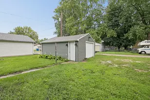 1042 S 8th Ave, Kankakee, IL 60901 - Photo 3