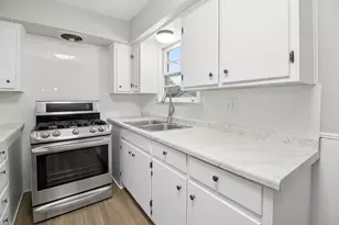 1042 S 8th Ave, Kankakee, IL 60901 - Photo 7