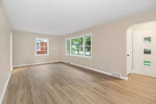 1042 S 8th Ave, Kankakee, IL 60901 - Photo 5