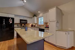 27W719 Sycamore St, West Chicago, IL 60185 - Photo 13