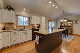 27W719 Sycamore St, West Chicago, IL 60185 - Photo 15