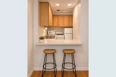 510 W Fullerton Parkway #302, Chicago, IL 60614 - Photo 5