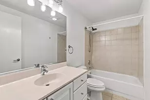1745 W Wellington Ave, Chicago, IL 60657 - Photo 23