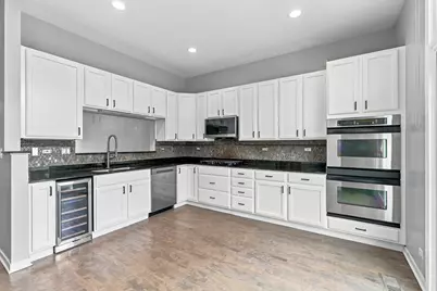 1745 W Wellington Avenue, Chicago, IL 60657 - Photo 7