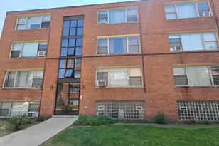 2239 W Farwell Ave, Chicago, IL 60645 - Photo 1