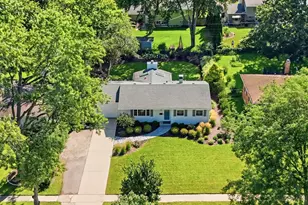 191 Peterson Pkwy, Crystal Lake, IL 60014 - Photo 3