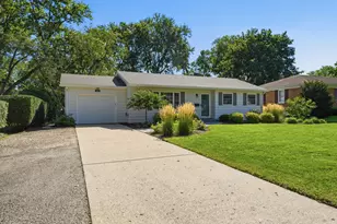 191 Peterson Pkwy, Crystal Lake, IL 60014 - Photo 1