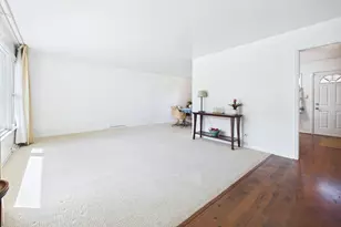 604 N Wilshire Dr, Mount Prospect, IL 60056 - Photo 5