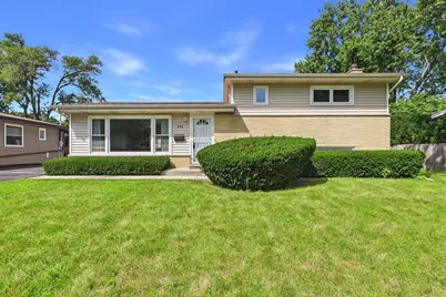 604 N Wilshire Drive, Mount Prospect, IL 60056 - Photo 1