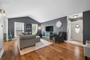 2296 Briarhill Dr, Naperville, IL 60565 - Photo 3
