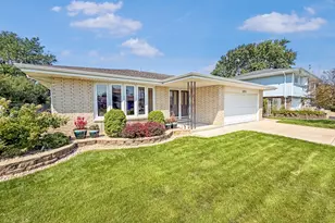 10614 S 84th Ave, Palos Hills, IL 60465 - Photo 3