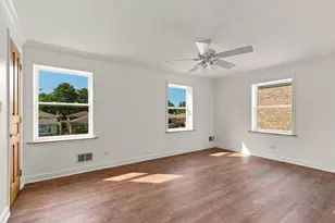3836 Hull St, Skokie, IL 60076 - Photo 11