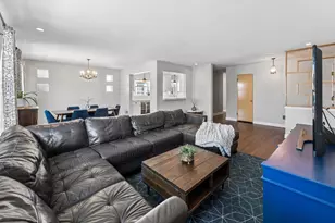2551 W Balmoral Ave, Chicago, IL 60625 - Photo 3