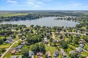 519 Hickory Cir, Lake Holiday, IL 60552 - Photo 33