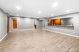 519 Hickory Cir, Lake Holiday, IL 60552 - Photo 21