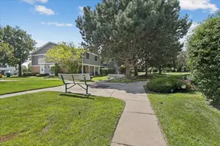 415 Tyler Ct, Vernon Hills, IL 60061 - Photo 21