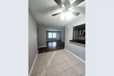209 Washington Square #D, Elk Grove Village, IL 60007 - Photo 5