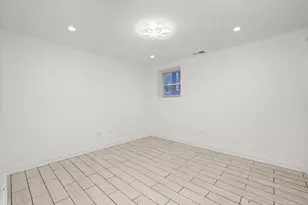 2203 W Giddings St, Chicago, IL 60625 - Photo 7