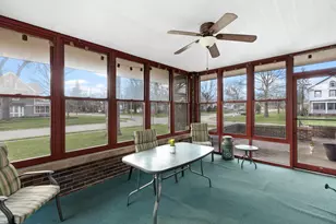 205 E Lincoln Ave, Watseka, IL 60970 - Photo 13