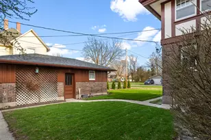 205 E Lincoln Ave, Watseka, IL 60970 - Photo 7
