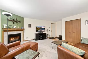 305 N Airlite St, Elgin, IL 60123 - Photo 5