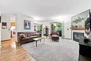 305 N Airlite St, Elgin, IL 60123 - Photo 3
