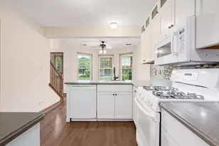 920 Elderberry Cir, Naperville, IL 60563 - Photo 7