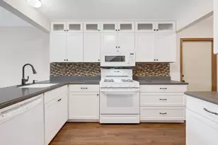 920 Elderberry Cir, Naperville, IL 60563 - Photo 9