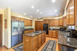 8 N Old Creek Rd, Vernon Hills, IL 60061 - Photo 11