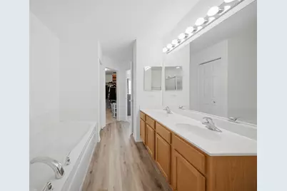 185 Springbrook Trail S, Oswego, IL 60543 - Photo 17