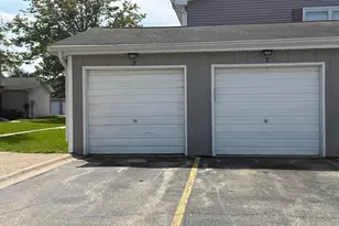 1305 Kingsbury Dr, Hanover Park, IL 60133 - Photo 13